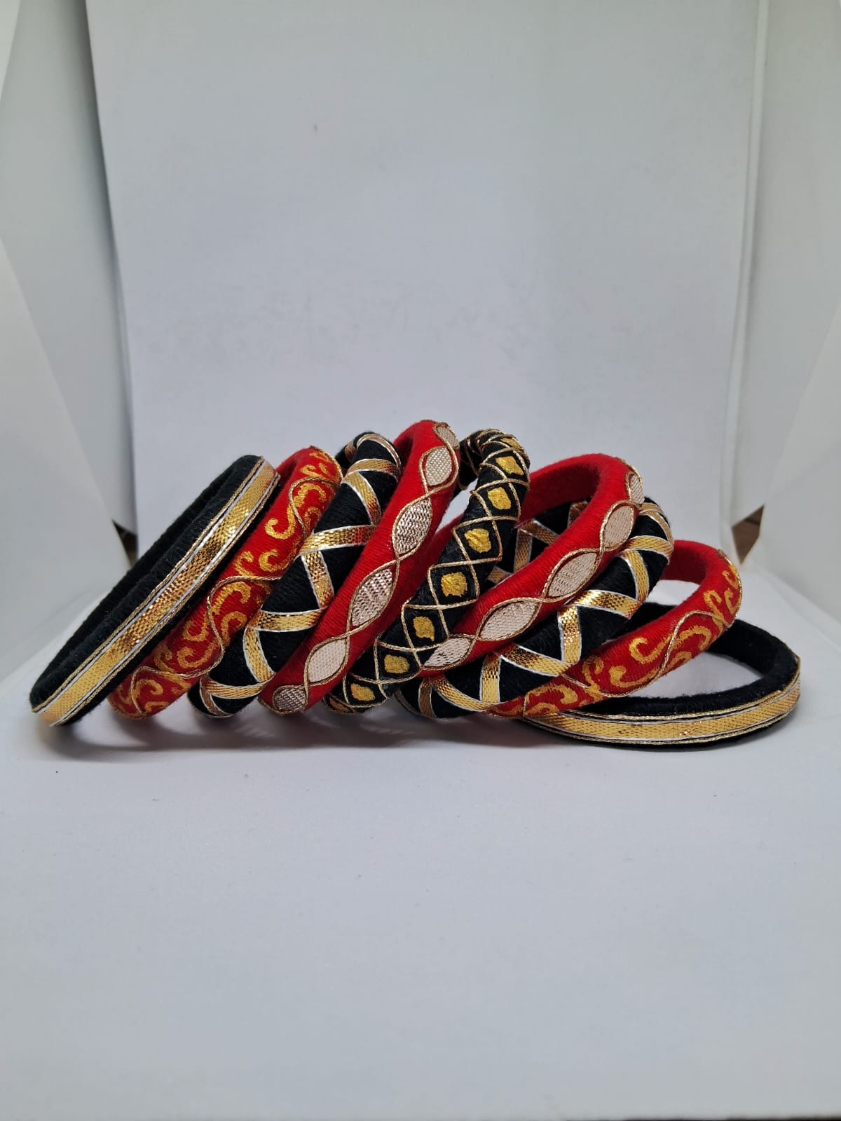 Roohi [red and black handcrafted bangles]